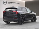 2022 GMC Terrain SLE image 3