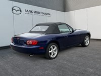 2004 Mazda MX-5 Miata 2dr Conv GS Manual