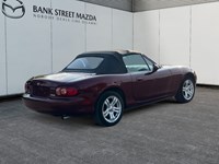 2003 Mazda MX-5 Miata 2dr Conv Auto