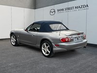 2003 Mazda MX-5 Miata 2dr Conv Manual