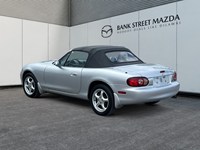 2002 Mazda MX-5 Miata Auto - Inc. 2 Year / 40,000 KM Powertrain Warranty
