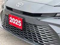 2025 Toyota Camry SE Hybrid - One Owner - Clean CarFax