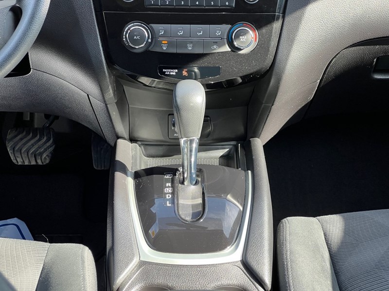 2015 Nissan Rogue FWD 4dr SV