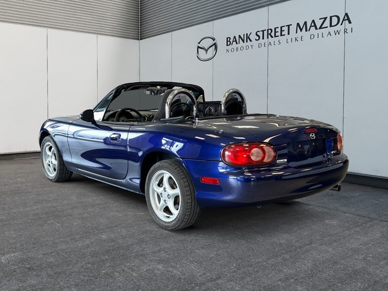2004 Mazda MX-5 Miata 2dr Conv GS Manual