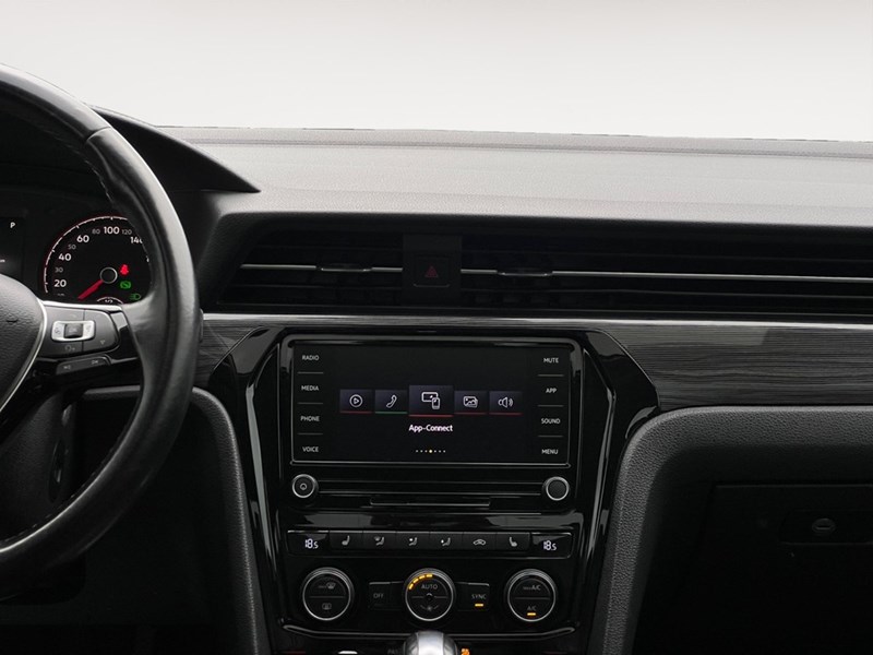 2020 Volkswagen Passat Highline Auto