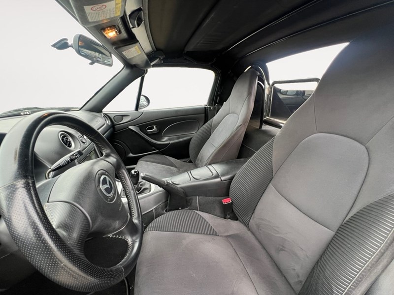 2004 Mazda MX-5 Miata 2dr Conv GS Manual