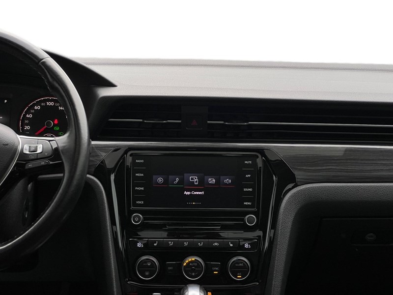 2020 Volkswagen Passat Highline Auto