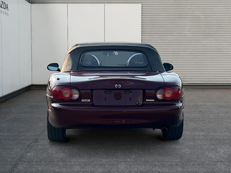 2003 Mazda MX-5 Miata 2dr Conv Auto
