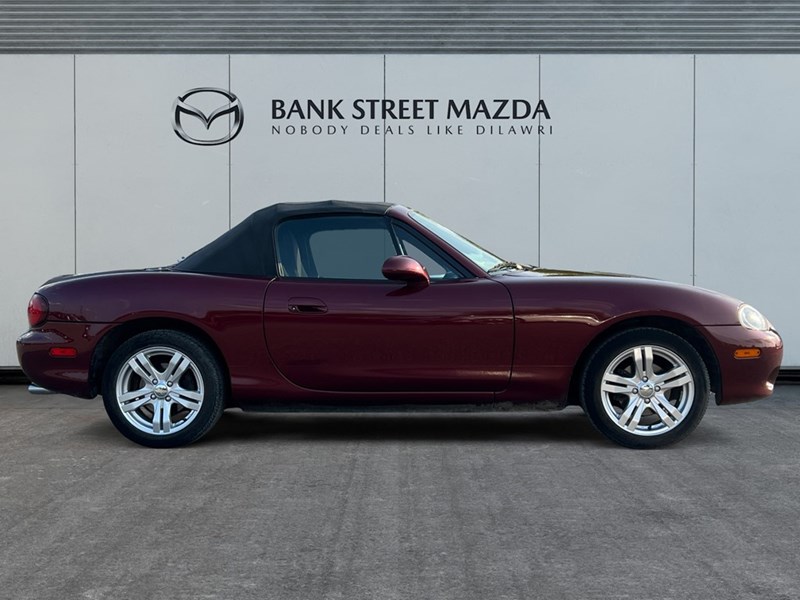 2003 Mazda MX-5 Miata 2dr Conv Auto