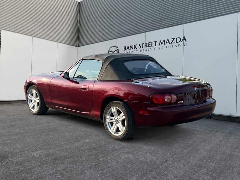 2003 Mazda MX-5 Miata 2dr Conv Auto
