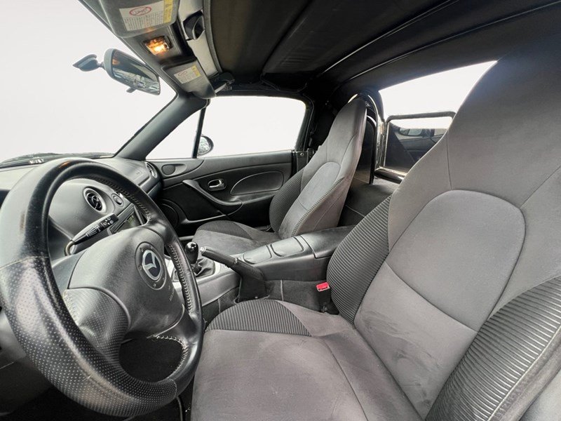 2004 Mazda MX-5 Miata 2dr Conv GS Manual