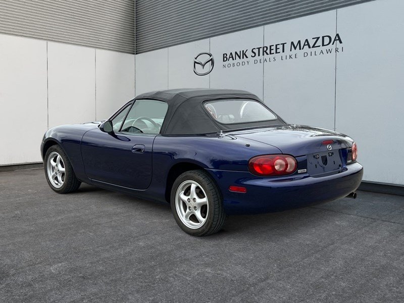 2004 Mazda MX-5 Miata 2dr Conv GS Manual