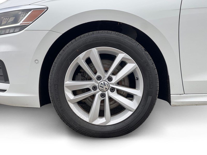 2020 Volkswagen Passat Highline Auto