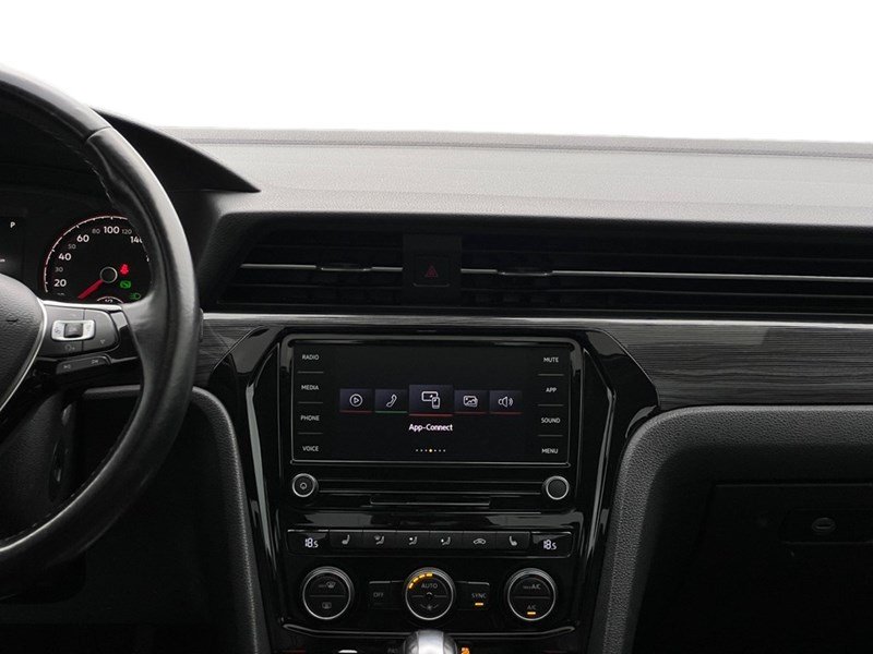 2020 Volkswagen Passat Highline Auto