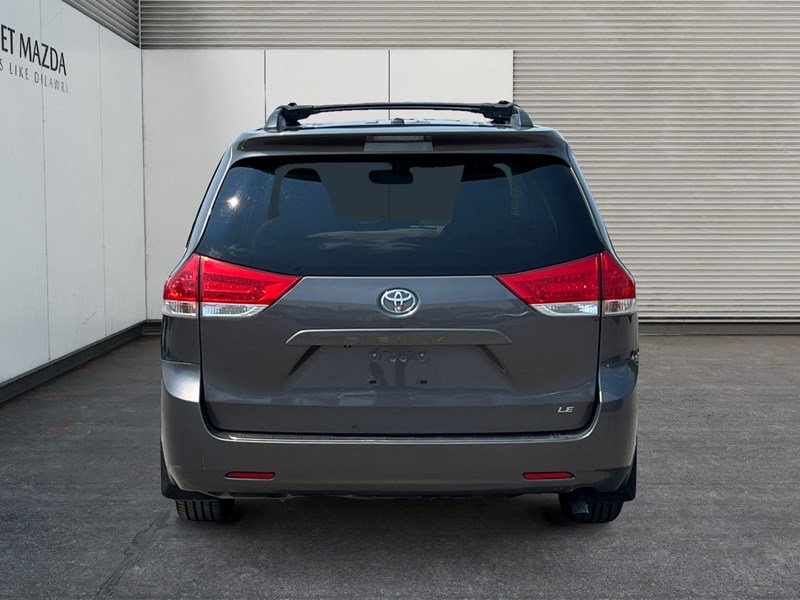 2012 Toyota Sienna 5dr V6 LE 8-Pass FWD
