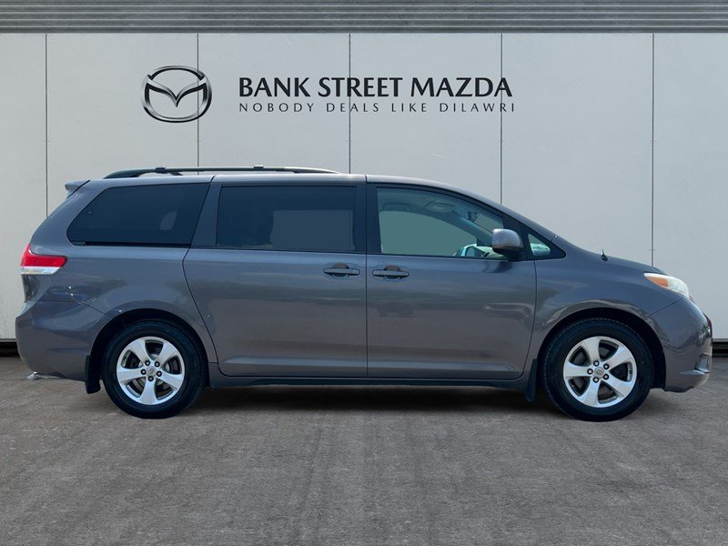 2012 Toyota Sienna 5dr V6 LE 8-Pass FWD