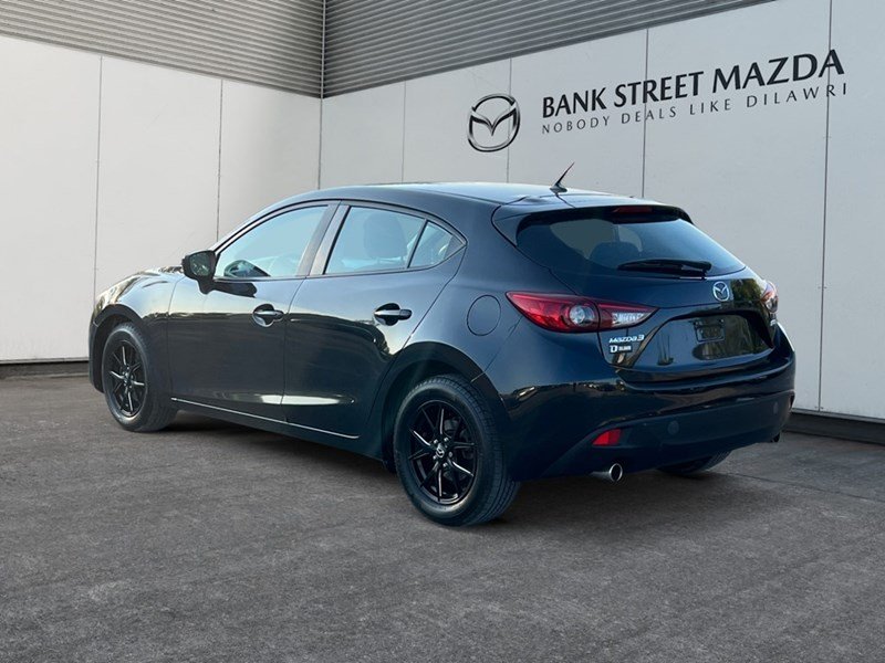 2015  Mazda3 Sport 4dr HB Sport Auto GX