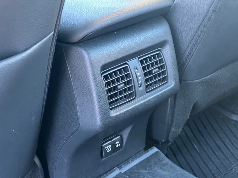 2025 Toyota Camry SE Hybrid - One Owner - Clean CarFax