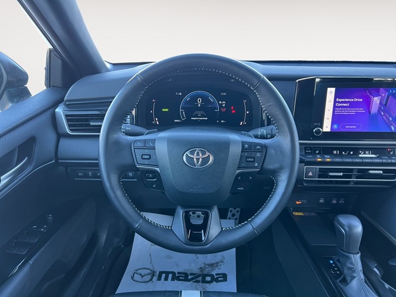 2025 Toyota Camry SE Hybrid - One Owner - Clean CarFax