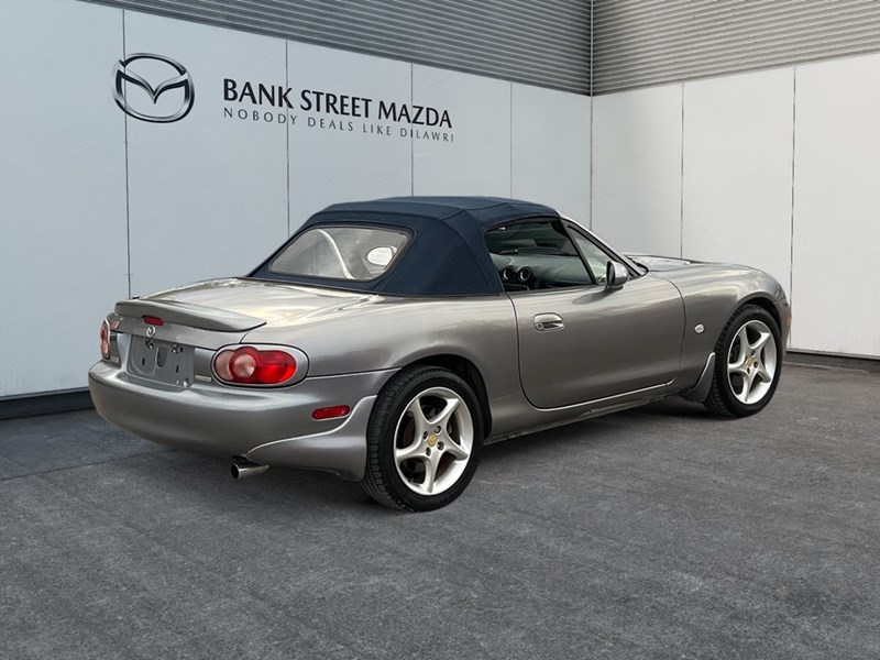 2003 Mazda MX-5 Miata 2dr Conv Manual