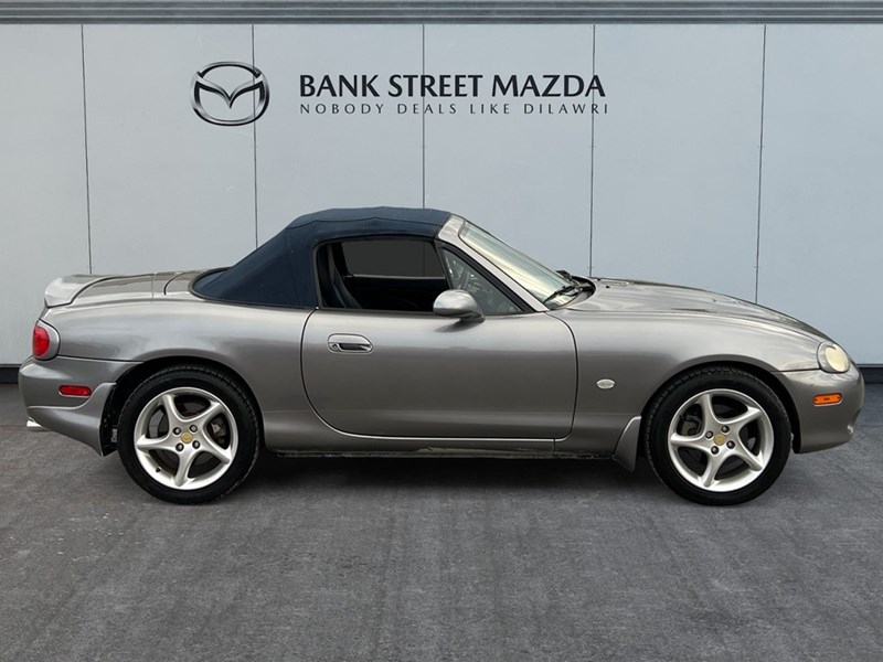2003 Mazda MX-5 Miata 2dr Conv Manual