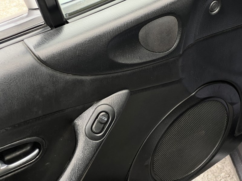 2003 Mazda MX-5 Miata 2dr Conv Manual