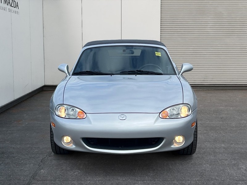 2002 Mazda MX-5 Miata Auto - Inc. 2 Year / 40,000 KM Powertrain Warranty