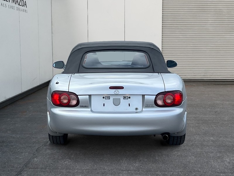 2002 Mazda MX-5 Miata Auto - Inc. 2 Year / 40,000 KM Powertrain Warranty