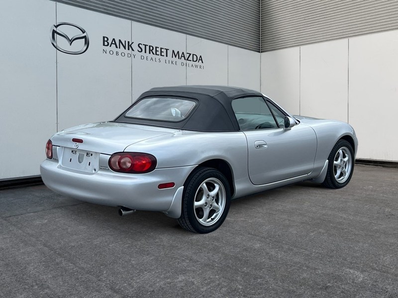 2002 Mazda MX-5 Miata Auto - Inc. 2 Year / 40,000 KM Powertrain Warranty
