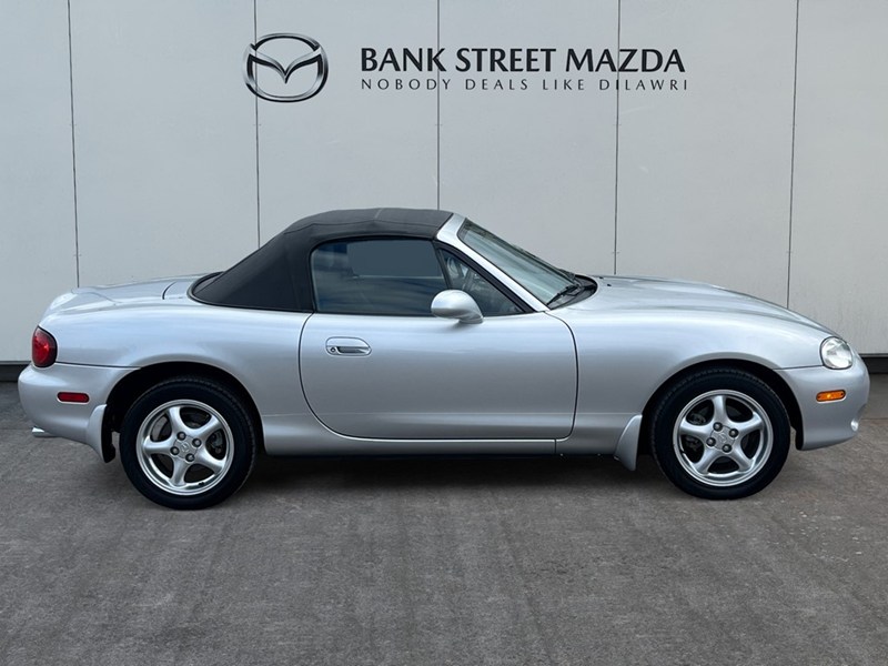 2002 Mazda MX-5 Miata Auto - Inc. 2 Year / 40,000 KM Powertrain Warranty