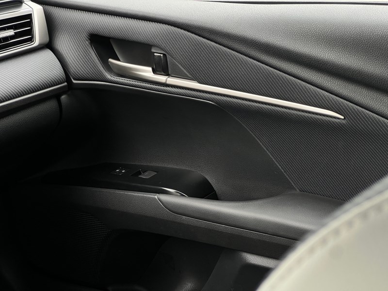 2025 Toyota Camry SE Hybrid - One Owner - Clean CarFax