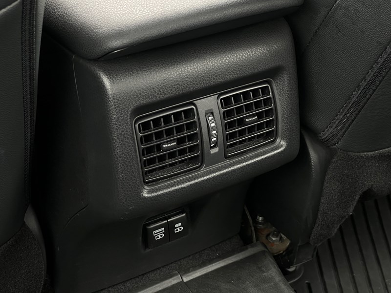 2025 Toyota Camry SE Hybrid - One Owner - Clean CarFax