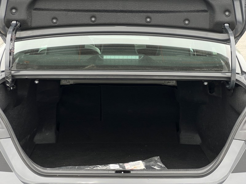 2025 Toyota Camry SE Hybrid - One Owner - Clean CarFax