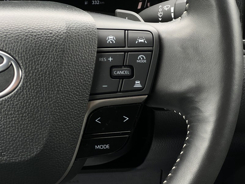 2025 Toyota Camry SE Hybrid - One Owner - Clean CarFax