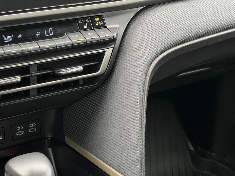 2025 Toyota Camry SE Hybrid - One Owner - Clean CarFax