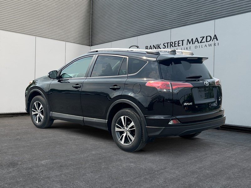 2018 Toyota RAV4 FWD LE