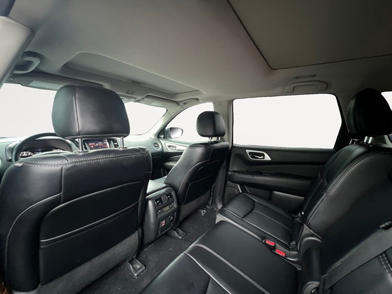 2018 Nissan Pathfinder 4x4 Midnight Edition