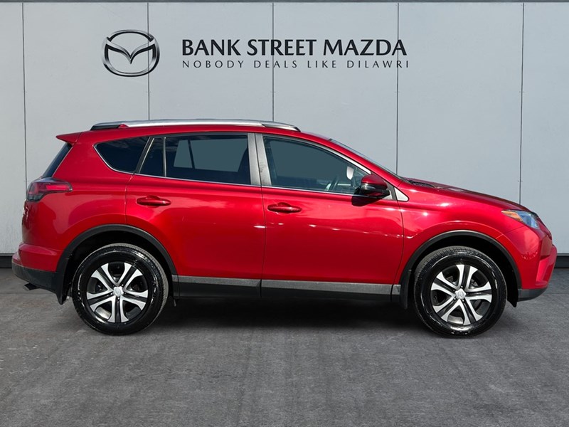 2017 Toyota RAV4 AWD 4dr LE