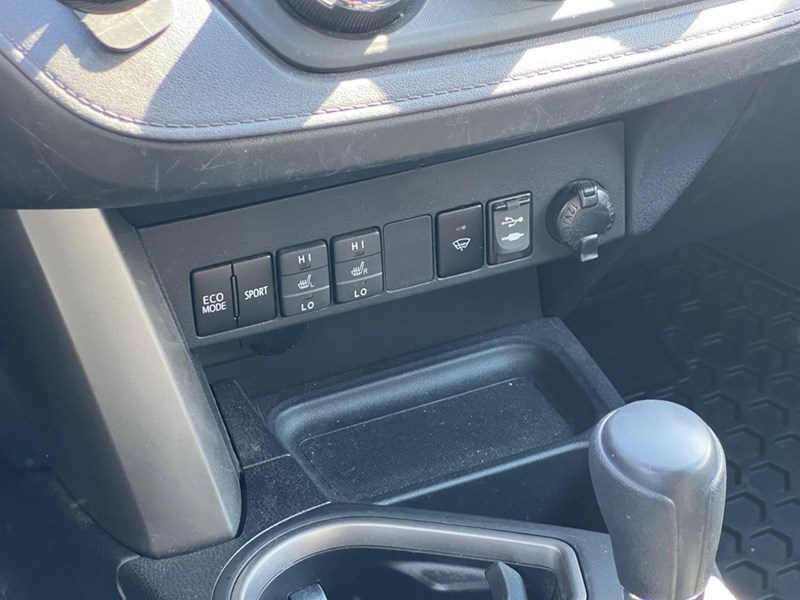 2017 Toyota RAV4 AWD 4dr LE