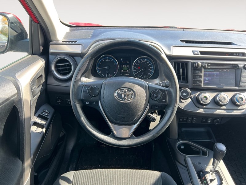2017 Toyota RAV4 AWD 4dr LE