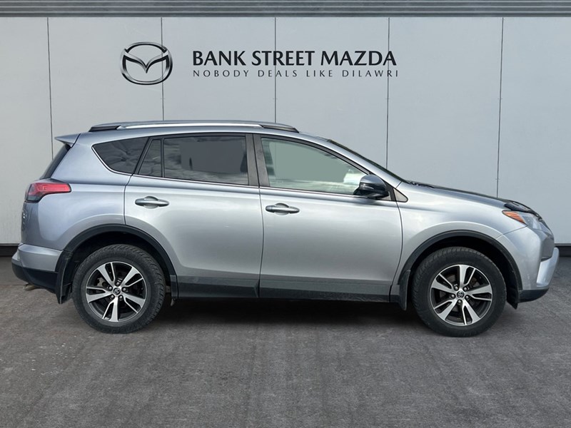 2018 Toyota RAV4 AWD XLE - Clean CarFax