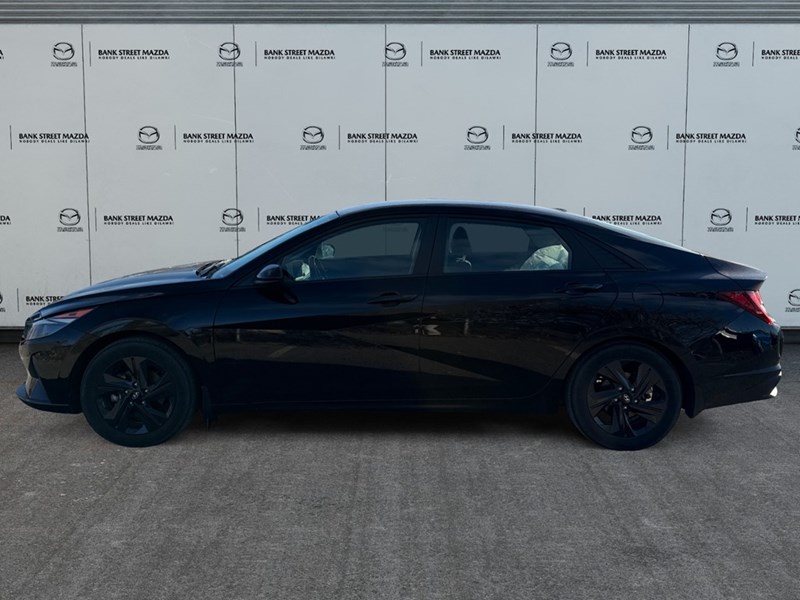 2022 Hyundai Elantra Preferred IVT