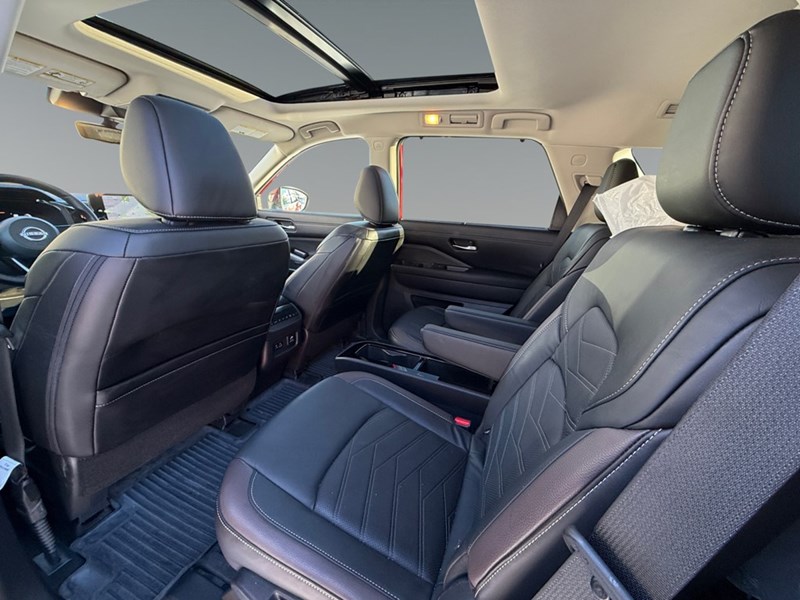 2023 Nissan Pathfinder Platinum 4WD