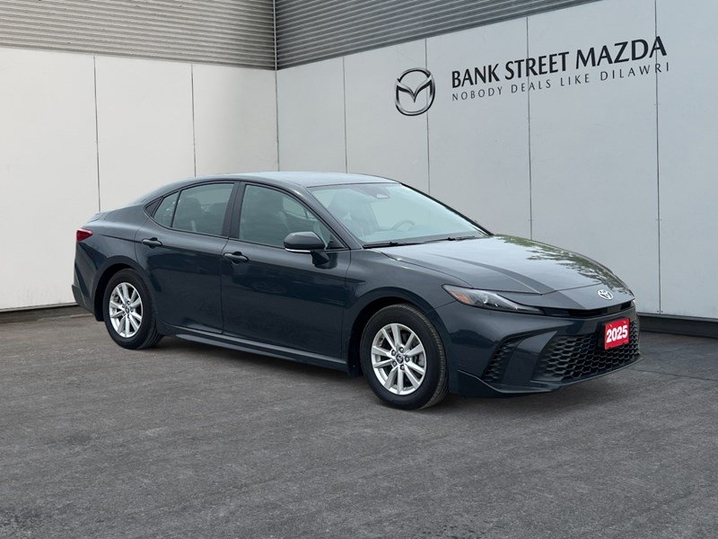 2025 Toyota Camry SE Hybrid - One Owner - Clean CarFax
