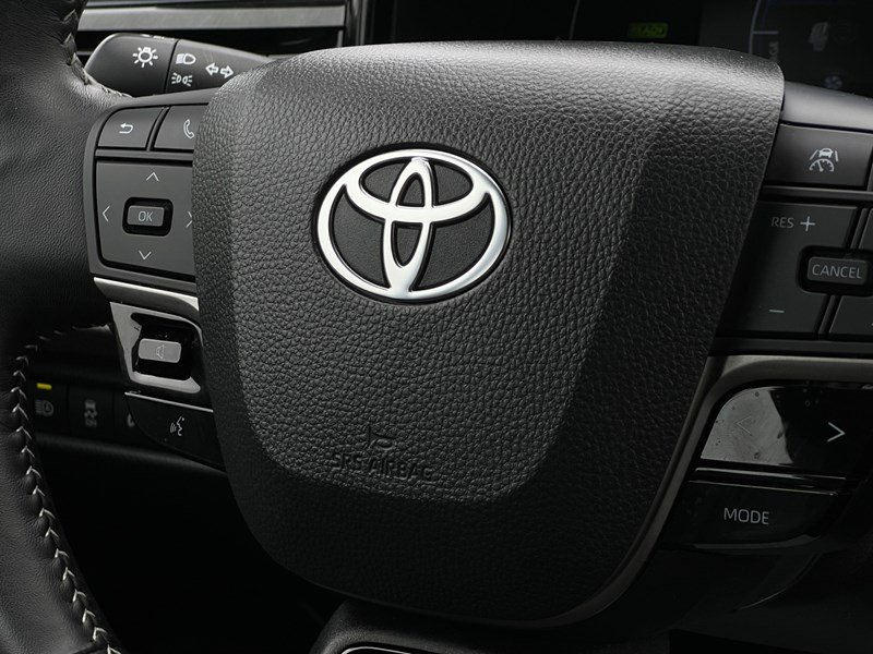 2025 Toyota Camry SE Hybrid - One Owner - Clean CarFax