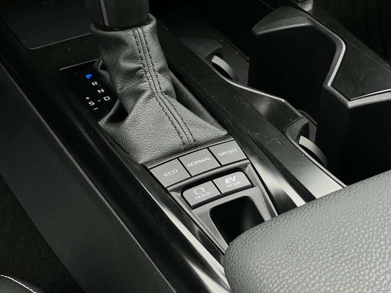2025 Toyota Camry SE Hybrid - One Owner - Clean CarFax