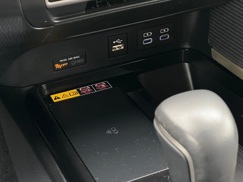 2025 Toyota Camry SE Hybrid - One Owner - Clean CarFax