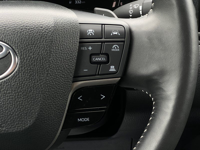 2025 Toyota Camry SE Hybrid - One Owner - Clean CarFax
