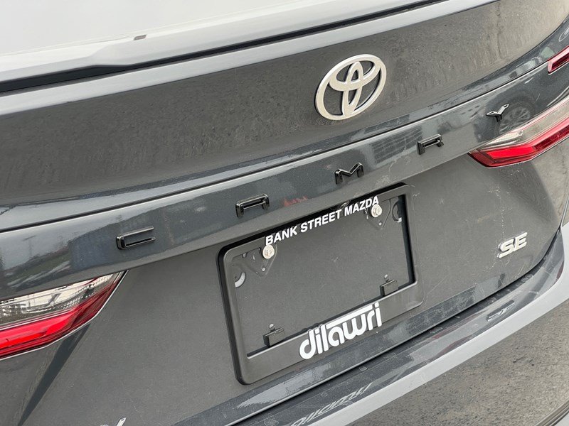 2025 Toyota Camry SE Hybrid - One Owner - Clean CarFax
