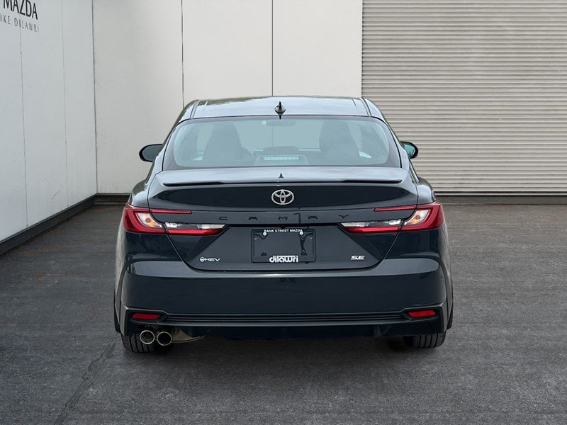 2025 Toyota Camry SE Hybrid - One Owner - Clean CarFax